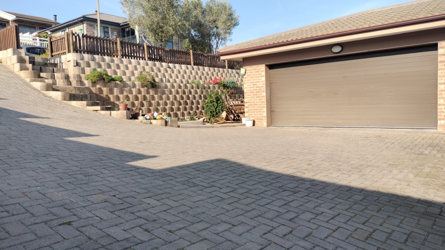 3 Bedroom Property for Sale in Fraaiuitsig Western Cape